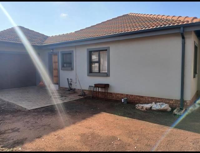 4 BEDROOM HOUSE FOR SALE IN HESTEAPARK